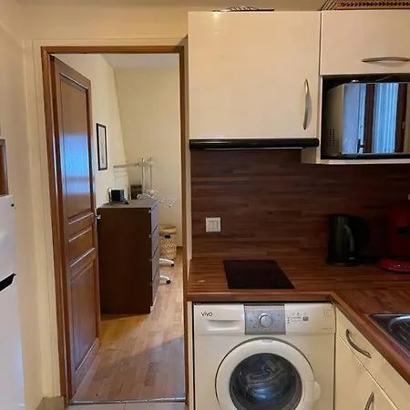 Comfortable One Bedroom Near Champs Elysees * Parijs